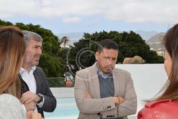 El senador nacionalista Fernando Clavijo durante la visita a Telde (Foto TA)